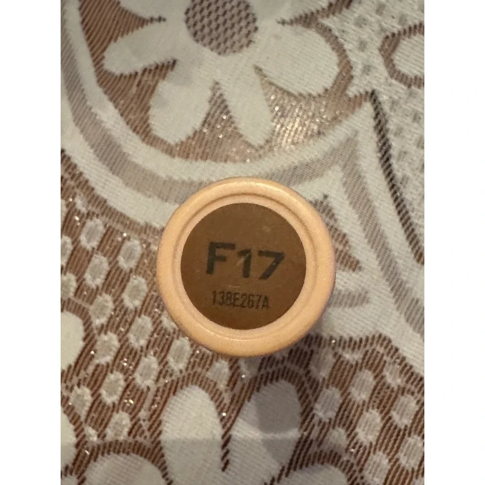 Makeup Revolution London Fast Base Stick Foundation F17 Deep Dark Skin Tones